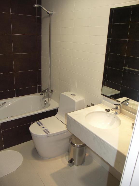 Apartamentos Plaza Espana 네르하 객실 사진